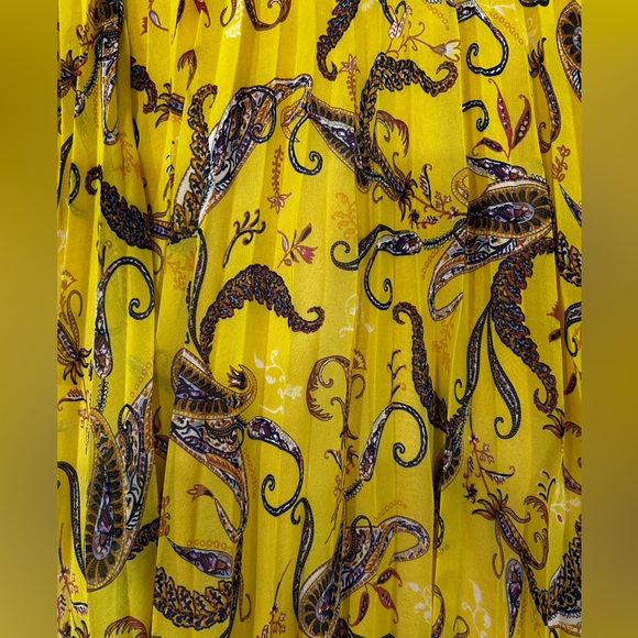 🌺Adorable skirt 🌺Like new🔥, worn once🙈 - Picture 7 of 14